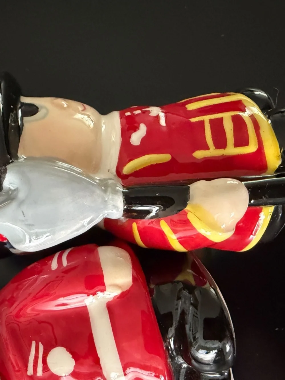 Guardsman And Beefeater Salt And Pepper Shakers